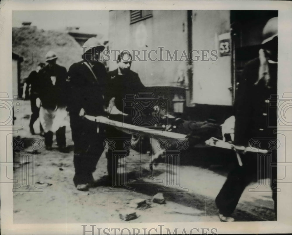 1940 Press Photo French Marines Evacuating Wounded from Flanders - nem41535- Historic Images