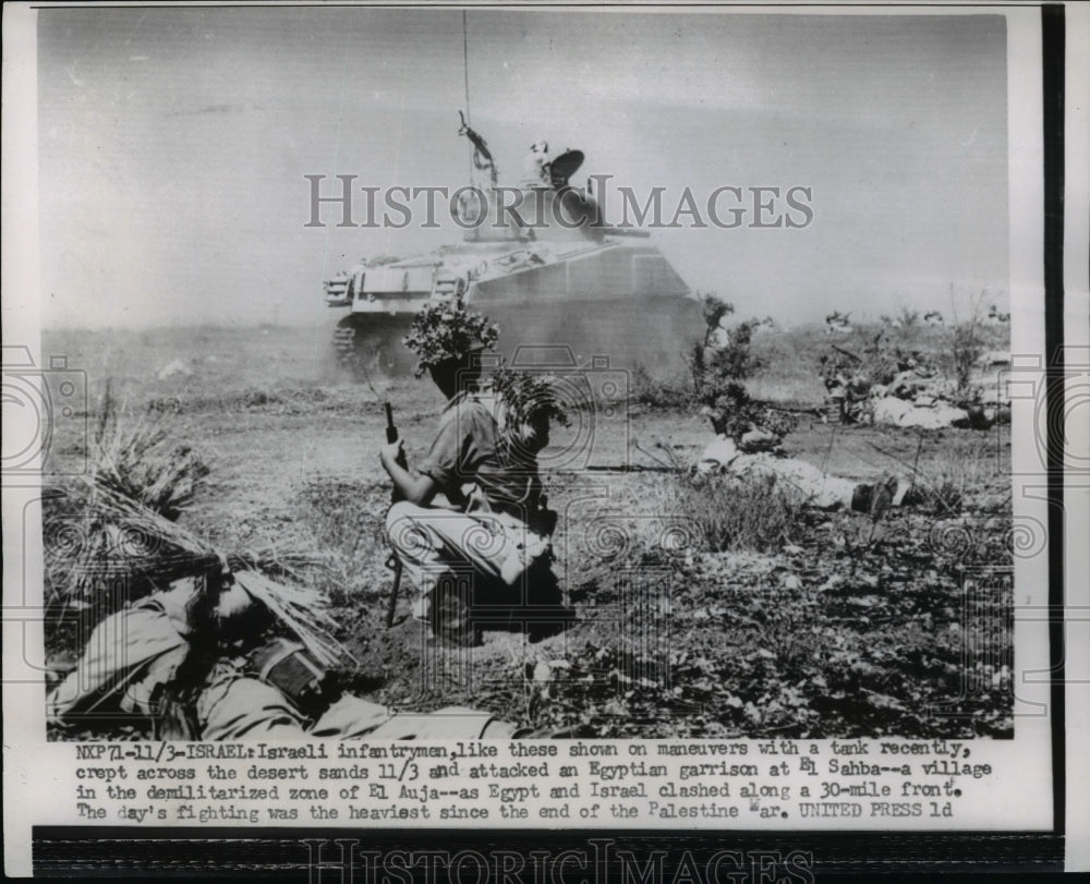 1955 Press Photo Israeli Infantrymen Crept Across Desert Sands and Attacked