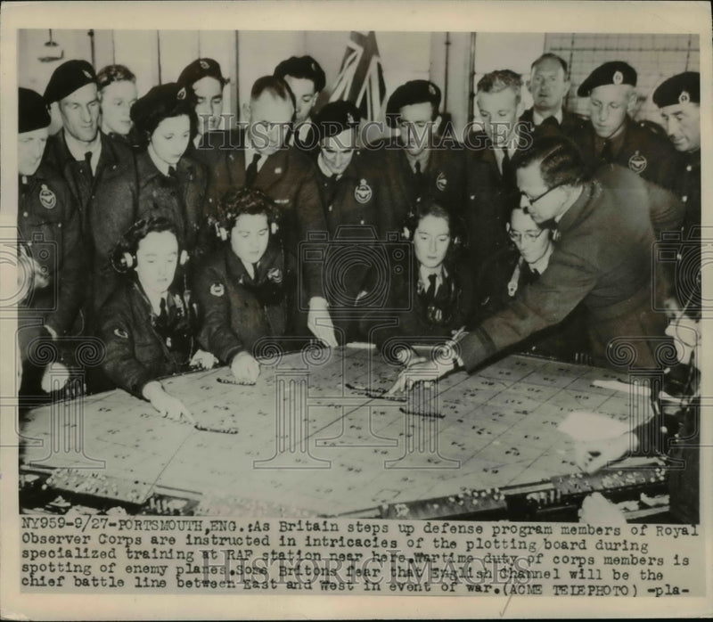 Load image into Gallery viewer, 1948 Press Photo Britain Steps Up Defense Program as Royal Observer Corps Look
