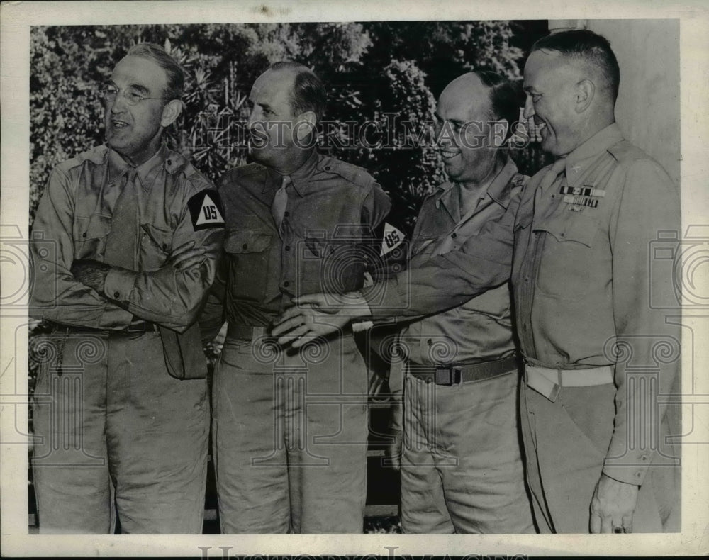 1943 Press Photo U.S. Senator Look Over Algiers Scene - nem42094