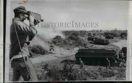 1954 Press Photo Combat Television Cameraman Covers Mock Battle by Calvary Reg- Historic Images