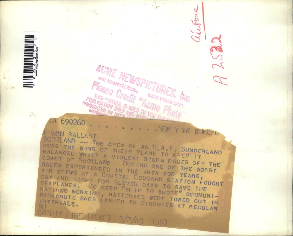 1943 Press Photo Royal Air Force Sunderland Hugs Plane in Storm - nem42370