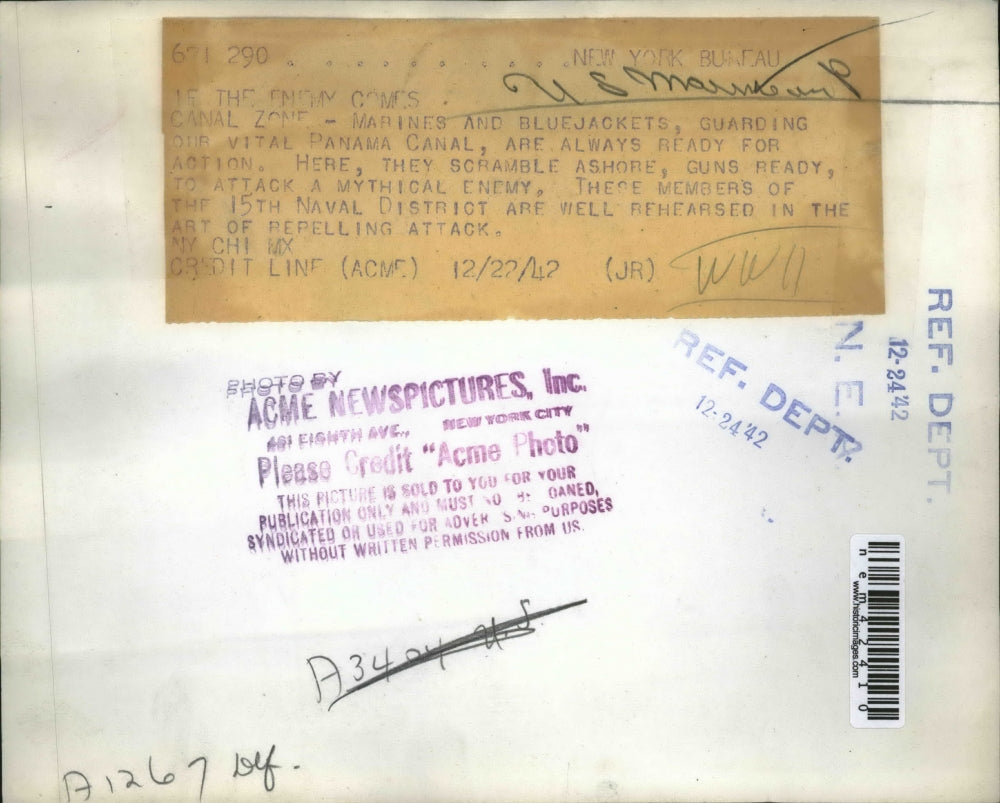 1942 Press Photo Panama Canal Zone US Marines & Nave on manuevers - nem42410