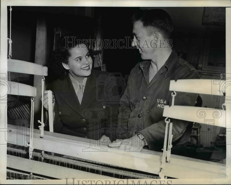 Load image into Gallery viewer, 1943 Press Photo Elizabeth Gates does a little weaving with Fred Dean
