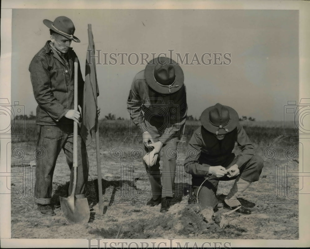 1941 Press Photo Ft Benning Ga so called suicide squad & unexploded artillery