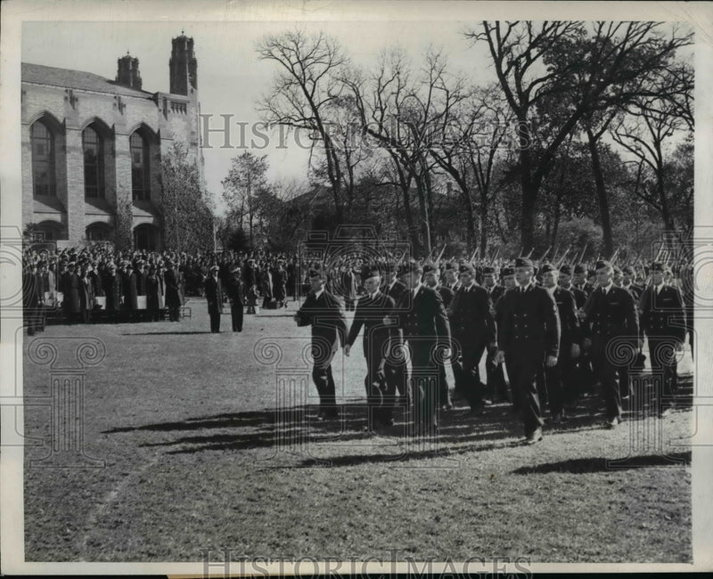 Load image into Gallery viewer, 1945 Press Photo Evanston Ill Fleet Adm Ernest King &amp; ROTC at Northwesterrn U
