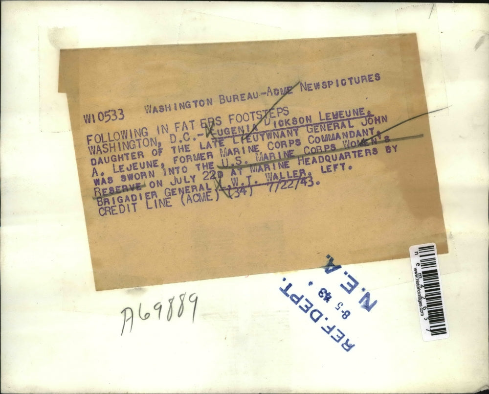 1943 Press Photo DC Eugenia D Leueune sworn into US Marines Reserve - nem42657