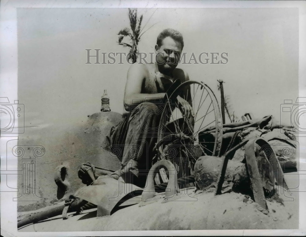 1944 Press Photo KwajeleCpl GJ Linger rebuilds Japanese bike for use on island