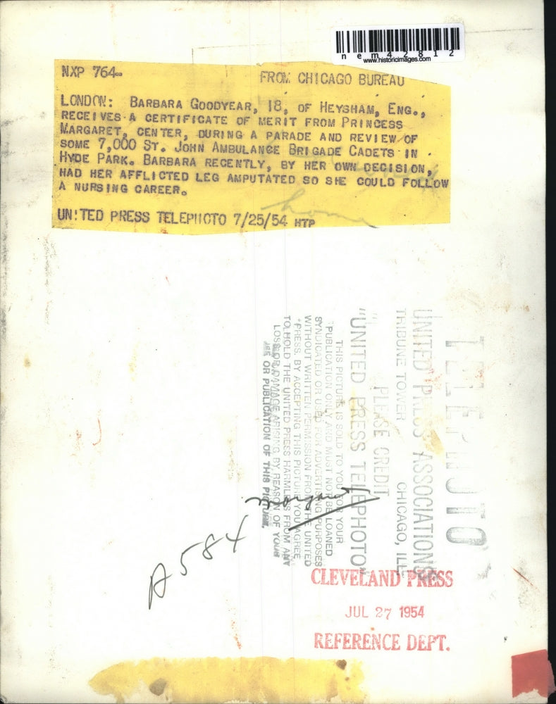 1954 Press Photo London B Goodyear gets merit cetificate from Princess Margaret