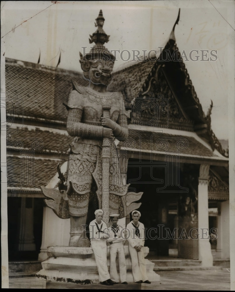 1936 Press Photo Royal Imperial Palace in Bangkok Siam & US sailors - nem42927