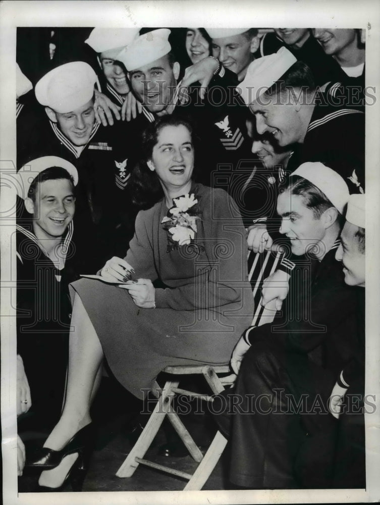1946 Press Photo Philadelphia Gloria J Lashley Miss Toledo at Naval base
