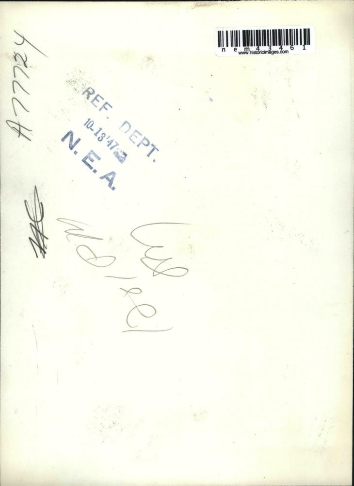 1947 Press Photo W.B. Hopkins Jr Seaman Aboard Drifting Minesweeper in Pacific