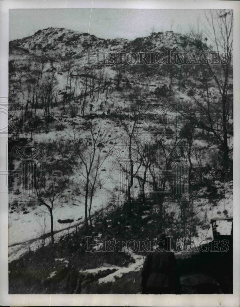 Load image into Gallery viewer, 1952 Press Photo Twin Peaks Named Dagmar by GIs in Korea - nem43525
