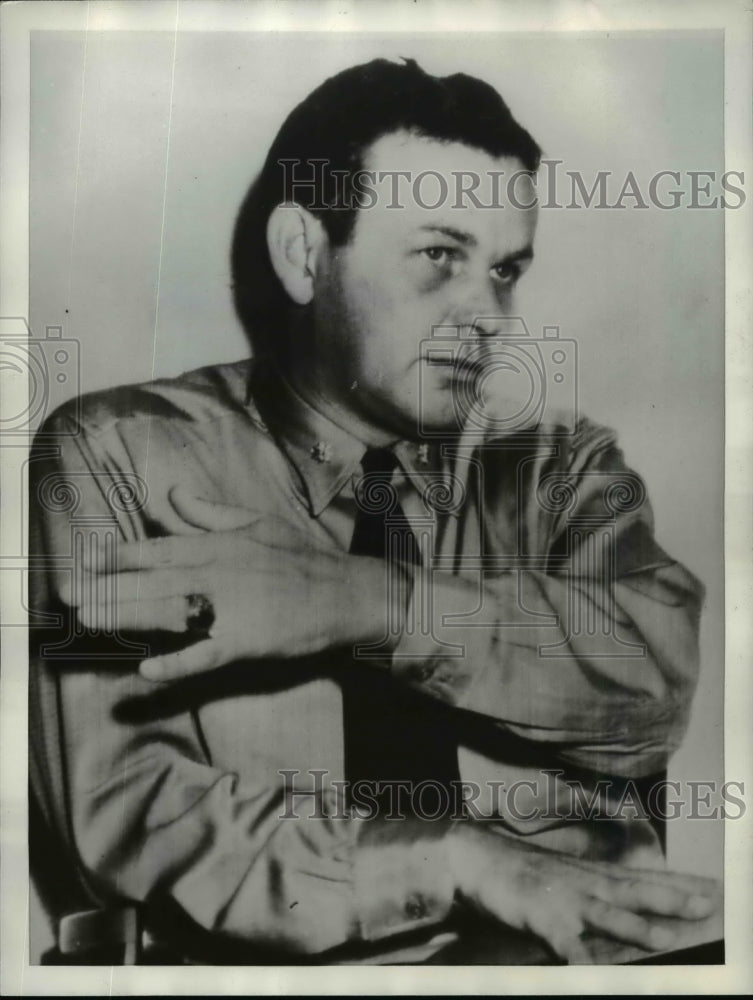 1942 Press Photo Cmdr Edwarrd Nelson Parker describes battle with Japanese ship