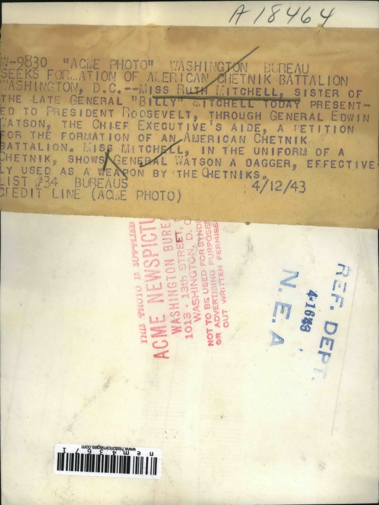 1943 Press Photo Ruth Mitchell Shown Watson a Dagger Effectively Used as Weapon