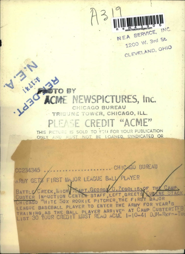 1941 Press Photo Captain George Zegolis Greets White Sox Pitcher at Battle Creek