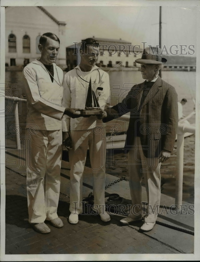 Load image into Gallery viewer, 1935 Press Photo Former Navy Secretary Outsails Middie - nem44040
