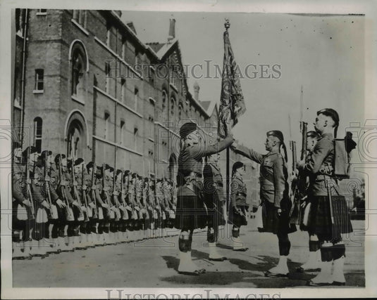 1934 Press Photo 2nd Batt Cameron Highlanders guard duty at Buckingham Palace