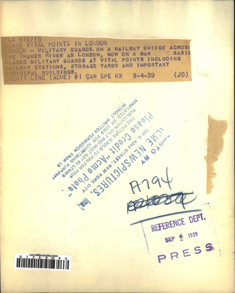 1939 Press Photo Military Guards on Railway Bridge Across Thames River