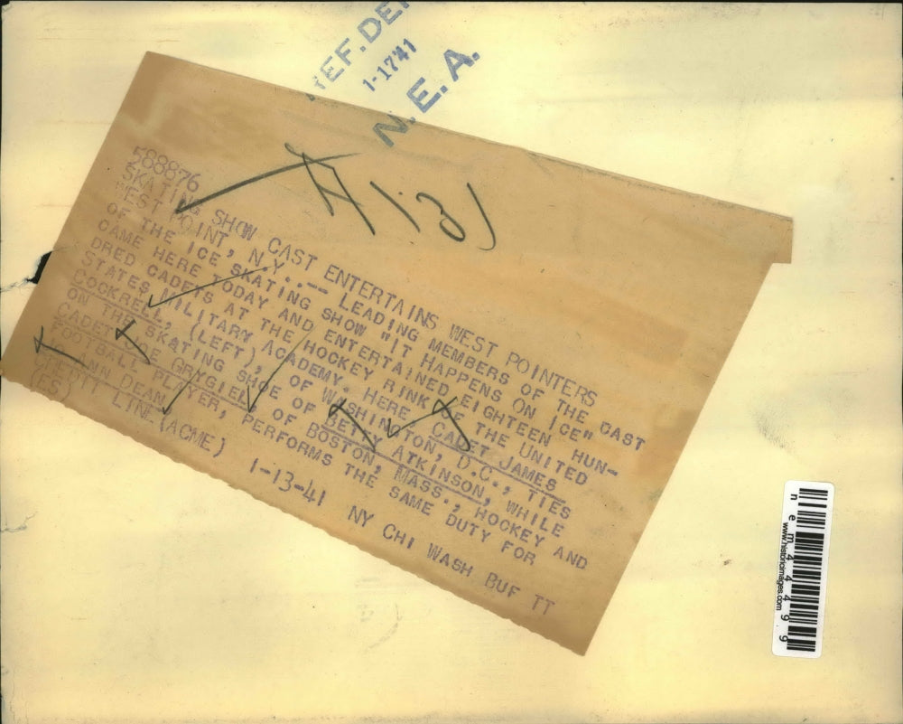 1941 Press Photo West Point Academy cadets & cast of It Happens on Ice