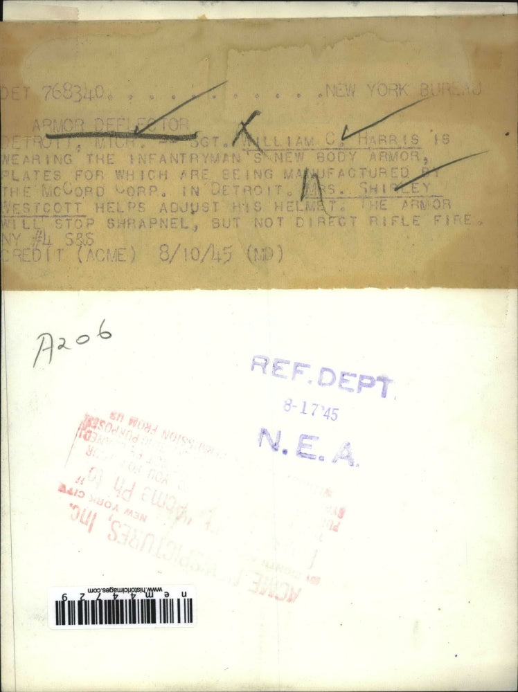 1945 Press Photo Sgt William Harris Wears New Infantry Armor by McCord Corp