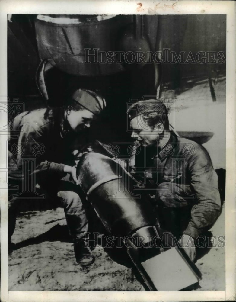 1941 Press Photo Two Soviet Mechanics with Huge Aerial Bomb in Moscow