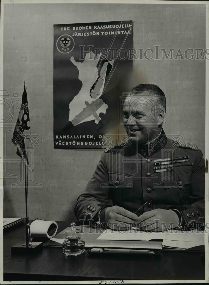 Load image into Gallery viewer, 1933 Press Photo Maj Gen Aarue Sihoo Chief Finlands Air Raid Precaution Program
