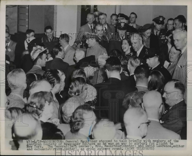 Load image into Gallery viewer, 1951 Press Photo Gen MacArthur Talks with American Society of Newspaper Editors
