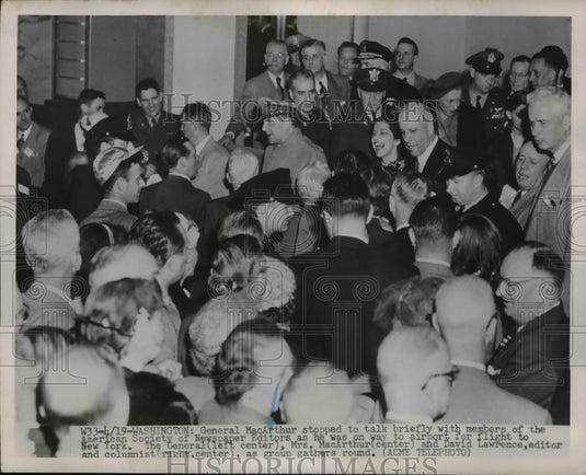 1951 Press Photo Gen MacArthur Talks with American Society of Newspaper Editors