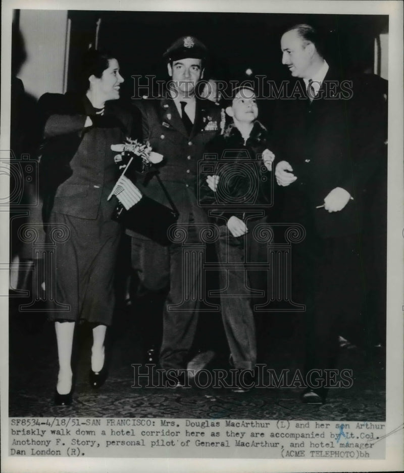 Load image into Gallery viewer, 1951 Press Photo Mrs MacArthur &amp; Son Arthur in Hotel Corridor in San Francisco

