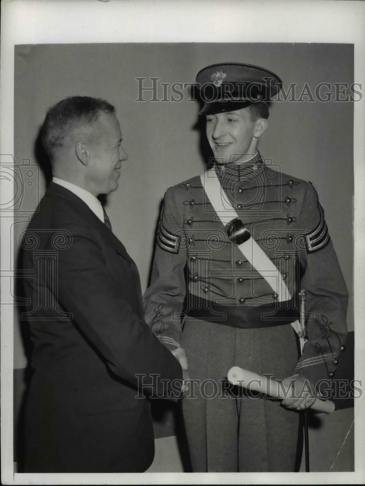 Load image into Gallery viewer, 1943 Press Photo Undersecretary of War Patterson &amp; Cadet Kellogg US Military Acd
