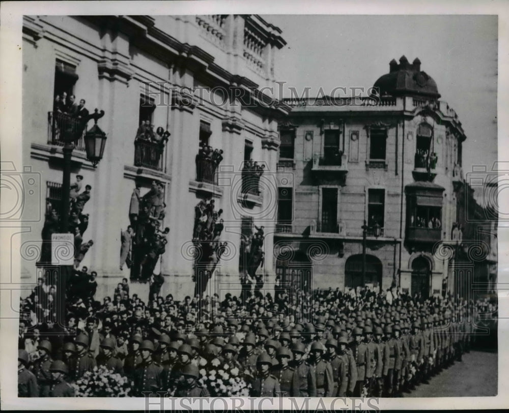 1950 Press Photo Chile Troops at Funeral Procession of Ex Pres Alessandri Palma