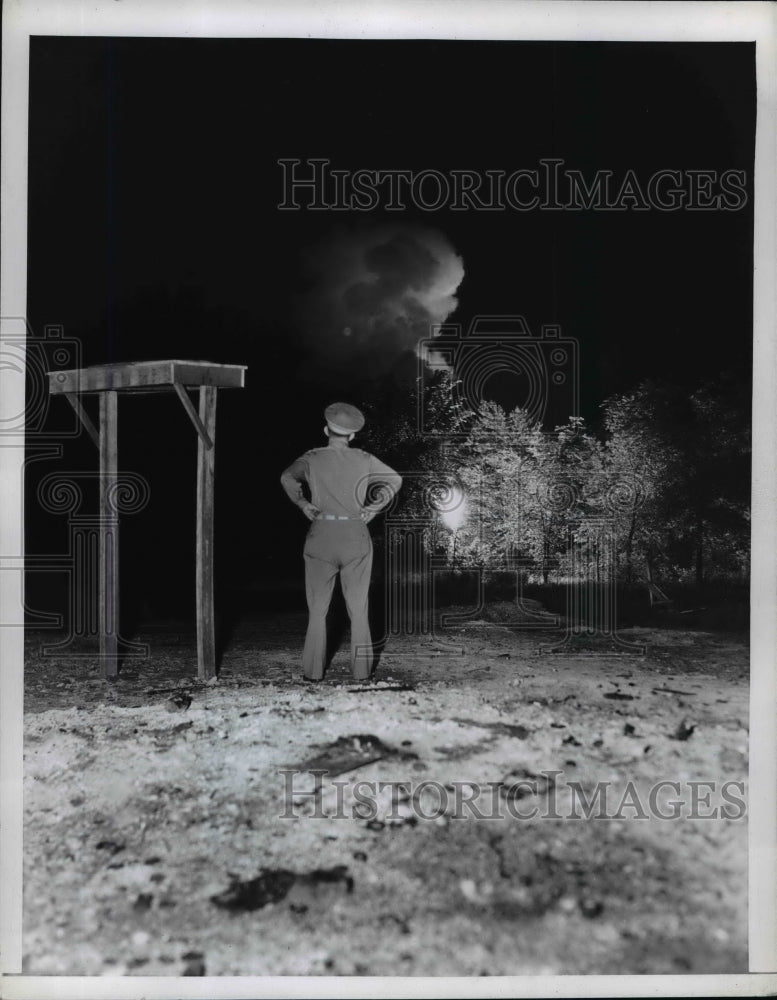 1944 Press Photo Capt Graves Taylor Cleveland Ordnance District Officer