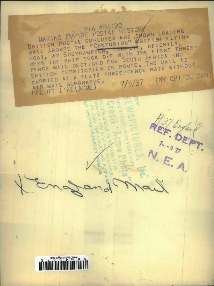 1937 Press Photo British Postal Employees Loading Mail on Centurion