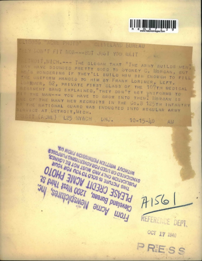 1940 Press Photo Sydney Morgan Recruited and Given Uniform for US Army, WWII