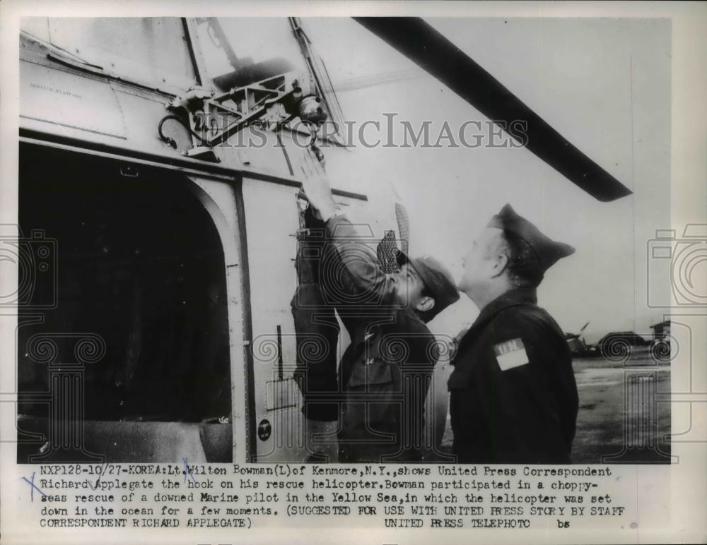 1952 Press Photo Wilton Bowman Shows Richard Applegate The Hook on Helicopter