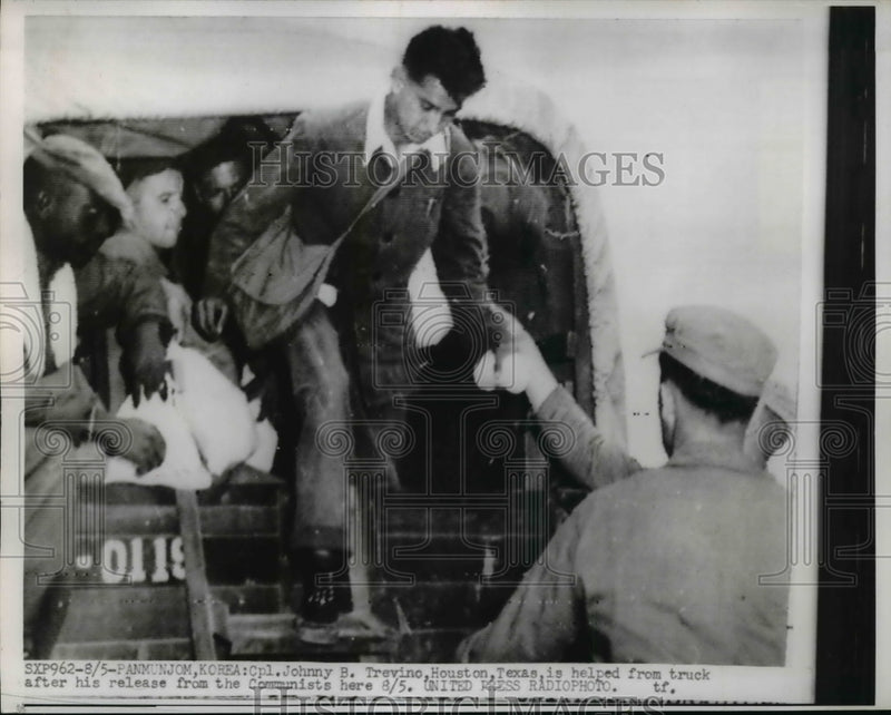 Load image into Gallery viewer, 1953 Press Photo Johnny Trevino Helped From Truck After His Communist Release

