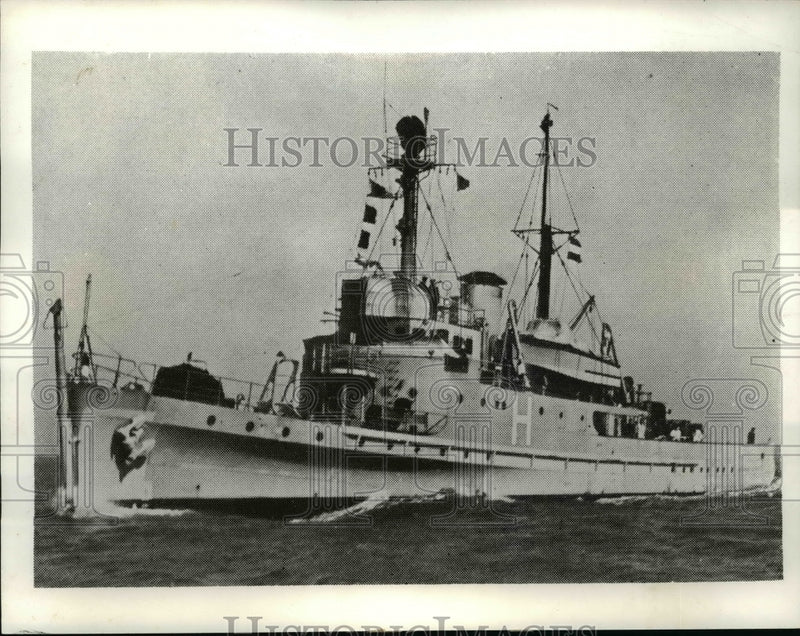 Load image into Gallery viewer, 1939 Press Photo Willem van Ewijk Mine Layer Strikes Mine Killing 30 - nem47947
