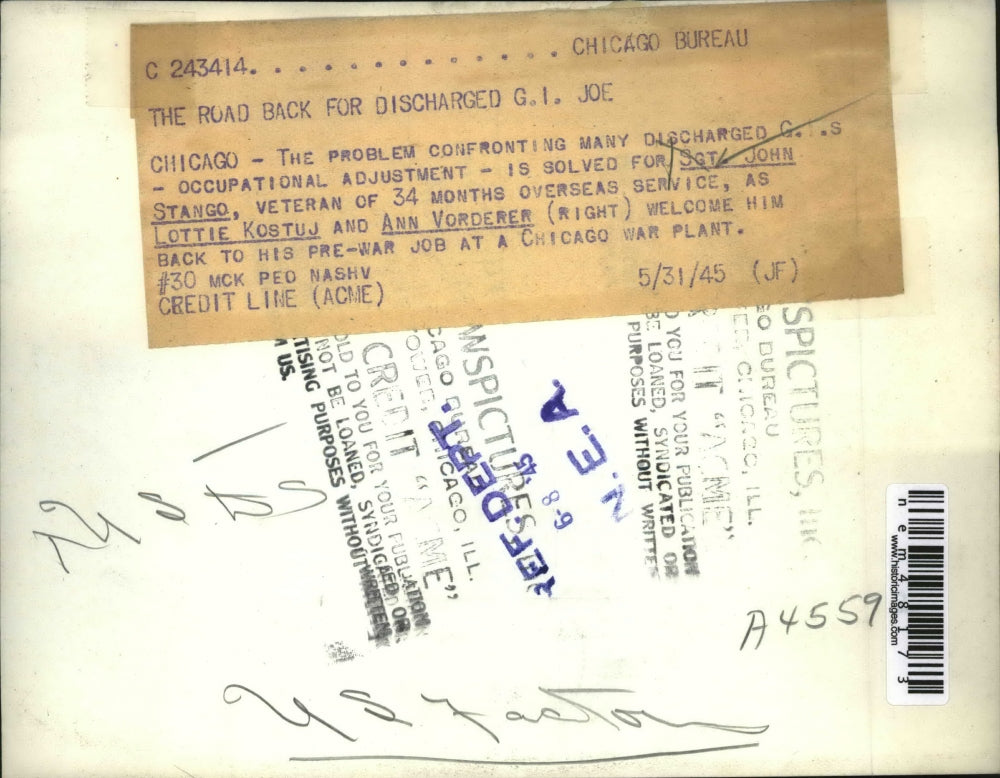 1945 Press Photo Veteran Sgt John Stango Returns to Job in Chicago - nem48173