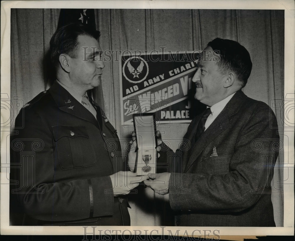 1945 Press Photo Colonel Harold Hartney, Sr Accepts Air Medal for Son