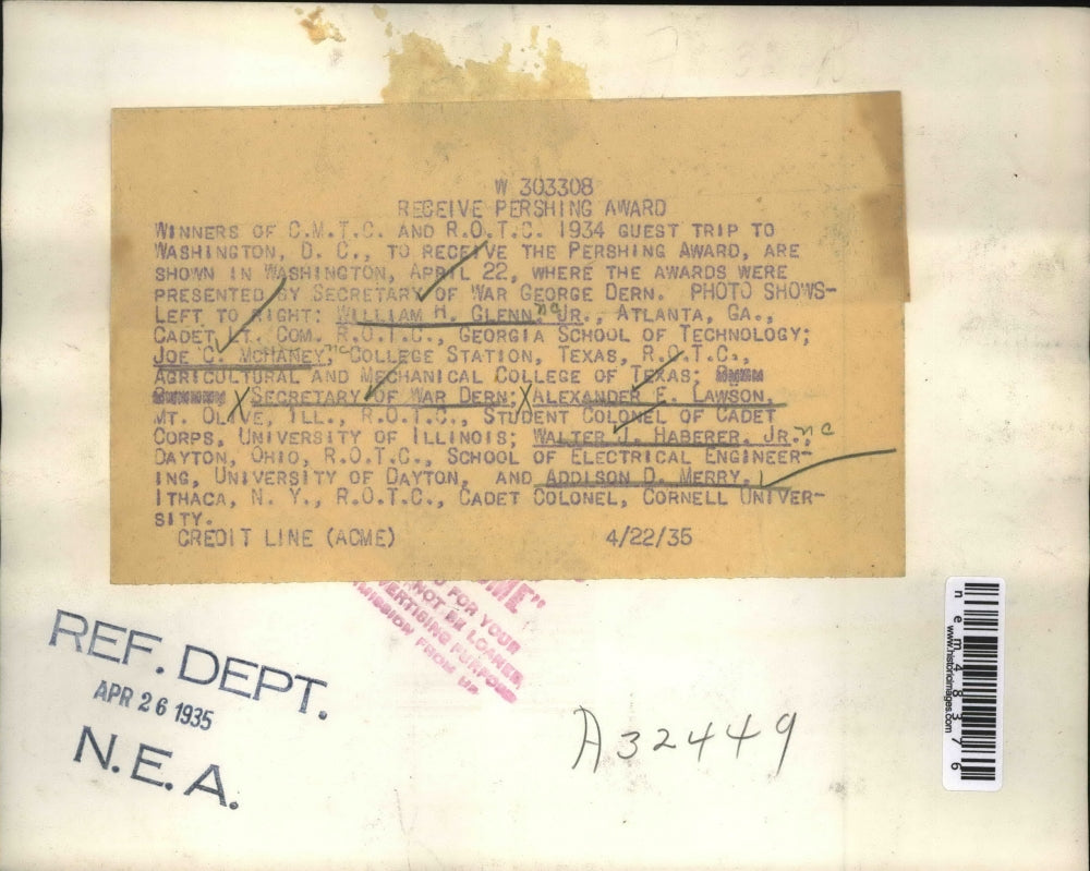 1935 Press Photo Sec. of War George Dern presents awards to C.M.T.C. & R.O.T.C.