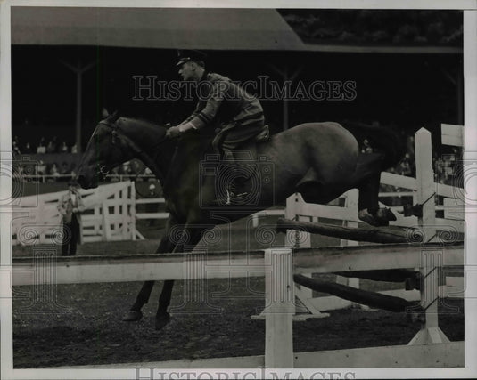 1938 Press Photo Cadet D.C. Polhamus in Cadet Jumping Class - nem49057