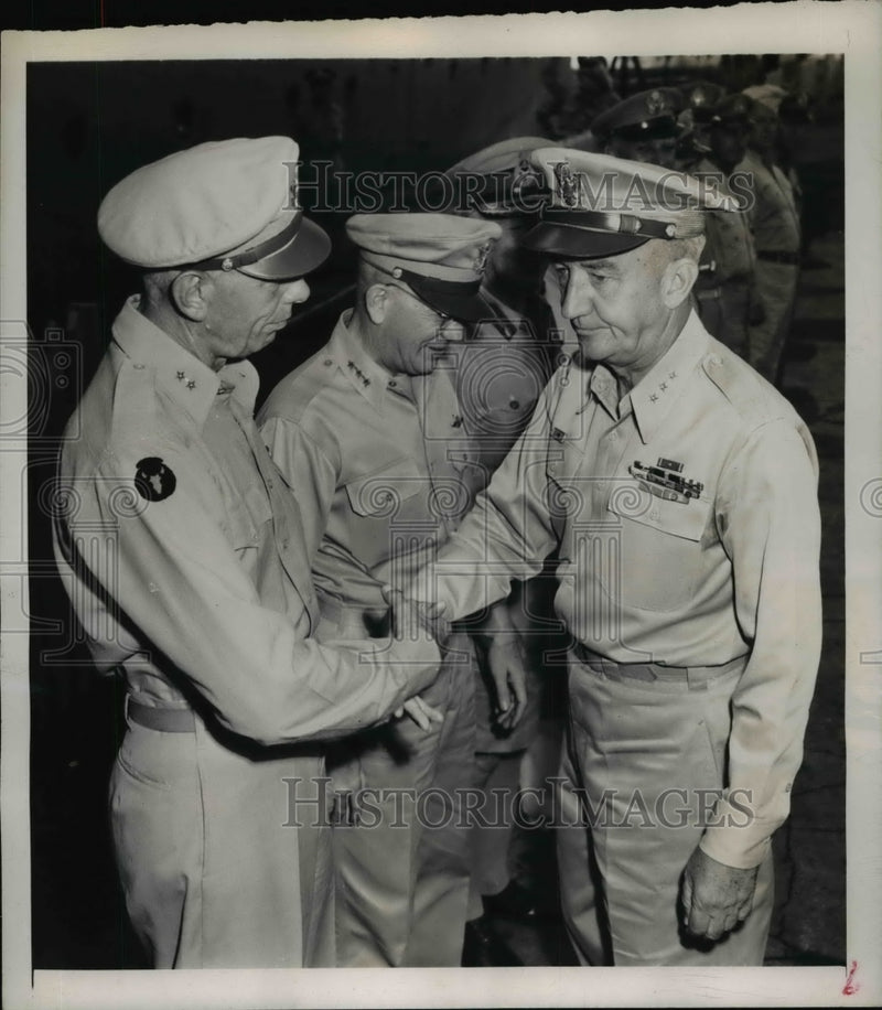 Load image into Gallery viewer, 1948 Press Photo Lt. Gen. Robert . L. Eichelberger bids farewell to successor
