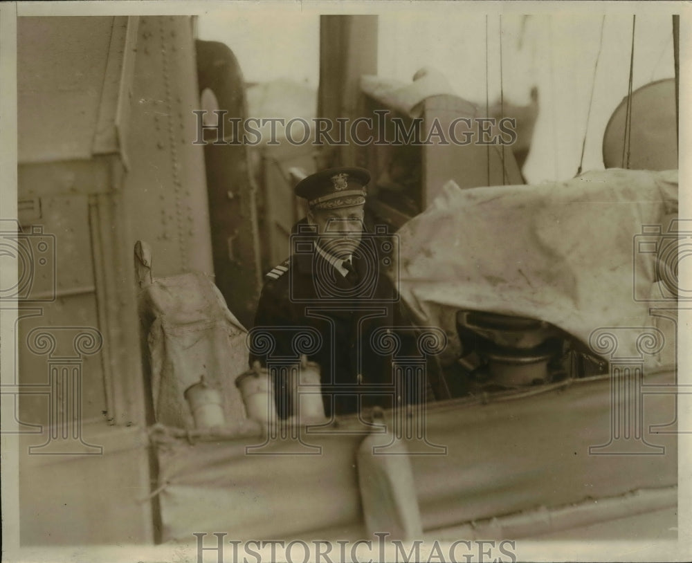 1929 Press Photo Commander Ralph Stewart of USS Sturtevant to search for plane