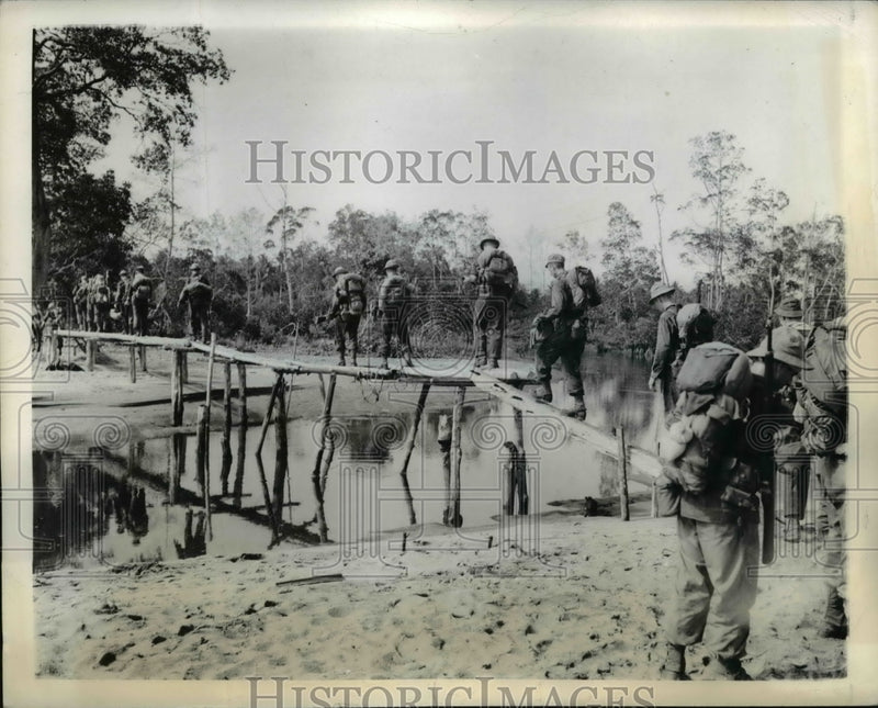 Load image into Gallery viewer, 1942 Press Photo American Infantry Crosses a small bridge in New Guinea

