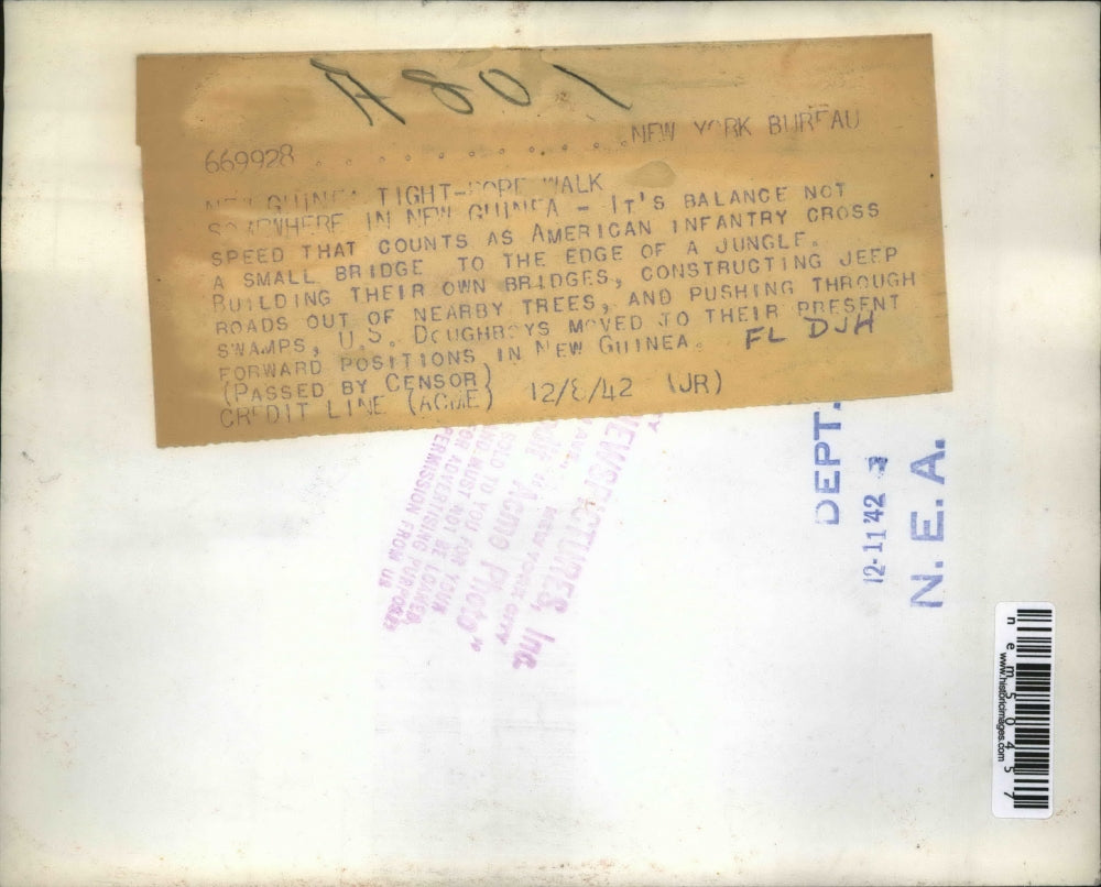 1942 Press Photo American Infantry Crosses a small bridge in New Guinea