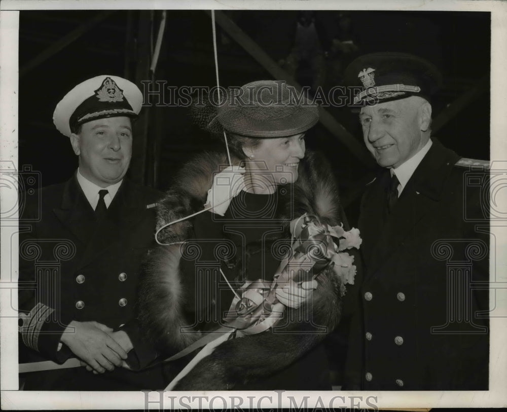 1942 Press Photo American Car & Foundry Plant Launch Second Minesweeper