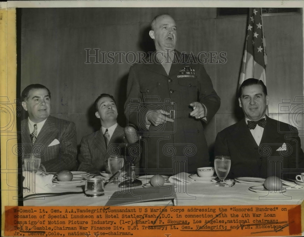 1944 Press Photo Lt.Gen. A.A. Vandegriff addressing the "Honored Hundred"