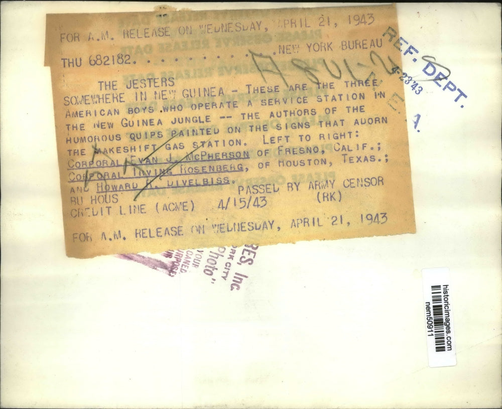 1943 Press Photo U.S Soldiers in New Guinea Jungle operates a service station