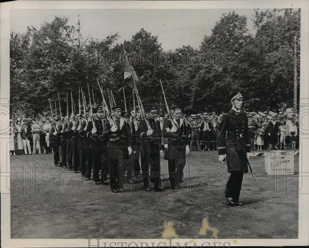 1936 Press Photo French sailors from Sloop D'Entrecasteaux at Canadian parade